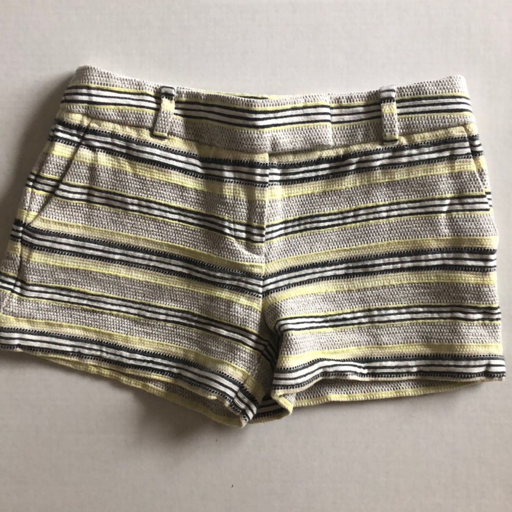 Cotton/ linen blend striped short.